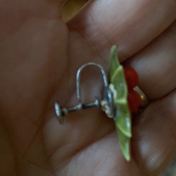 Vintage Christmas Holly and Berries Earrings screwbacks - Picture 8 of 10